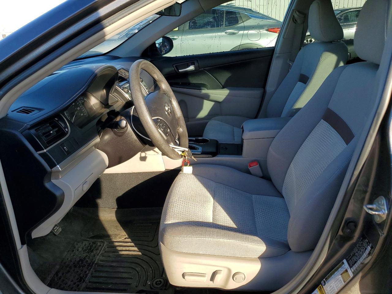 2014 TOYOTA CAMRY L photo 7
