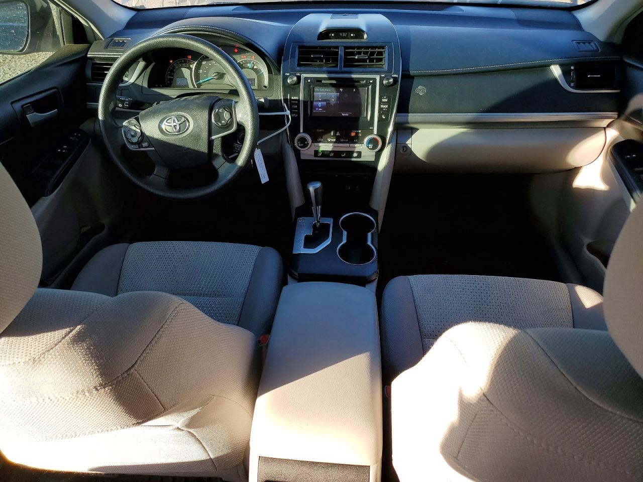 2014 TOYOTA CAMRY L photo 8