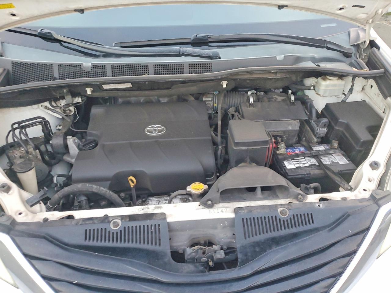 2014 TOYOTA SIENNA LE photo 11
