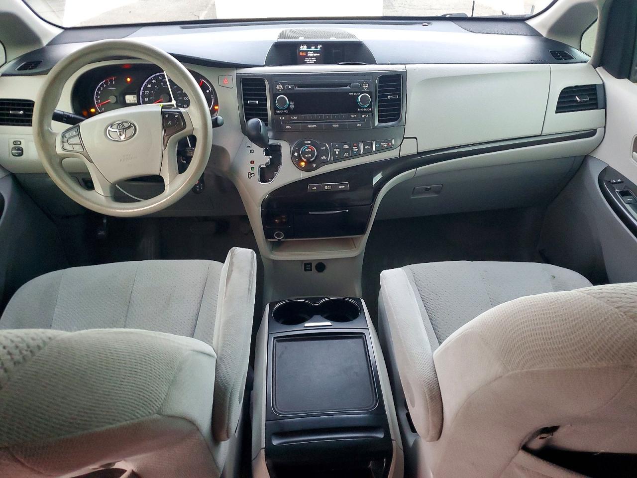 2014 TOYOTA SIENNA LE photo 8