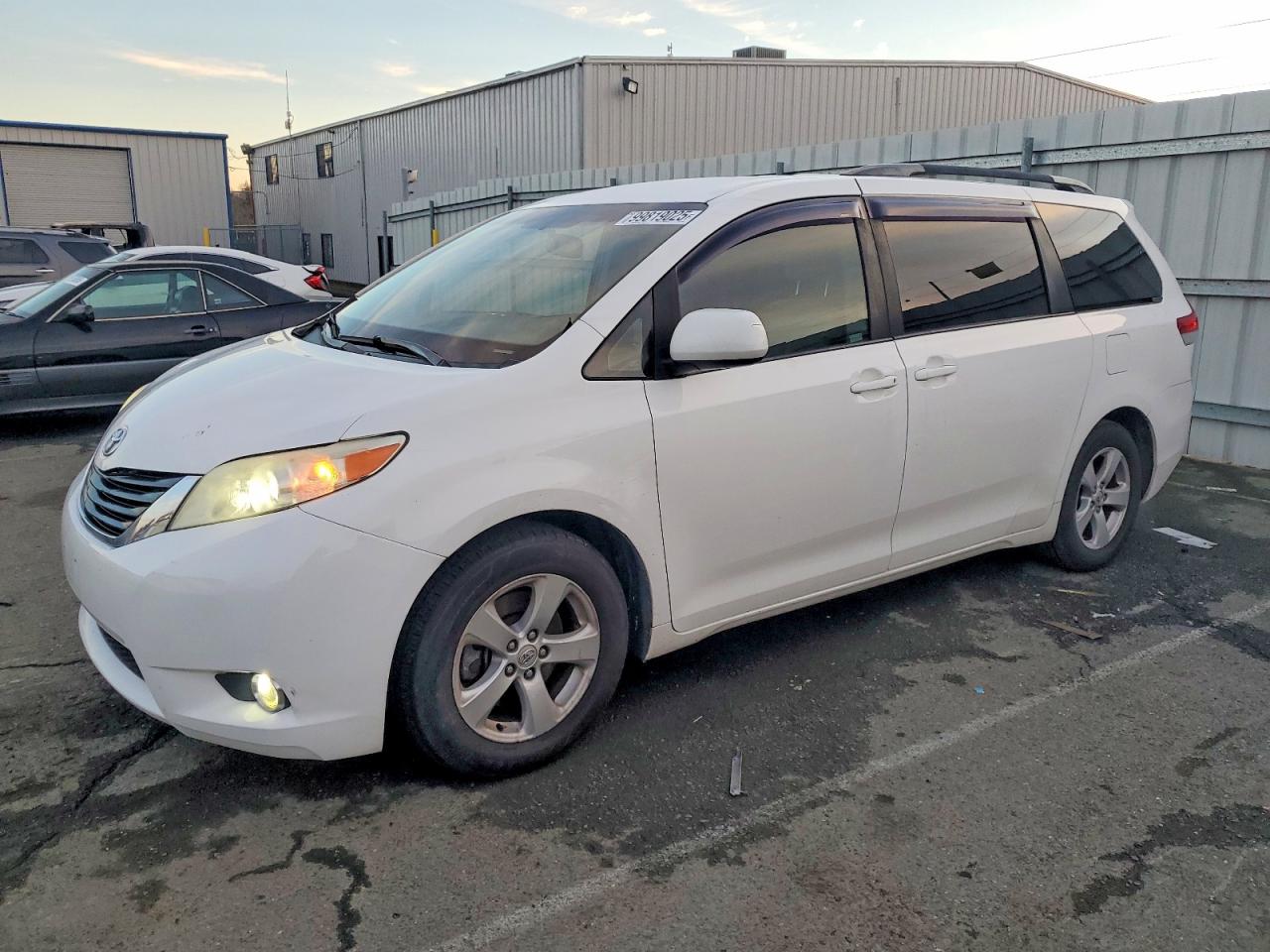 2014 TOYOTA SIENNA