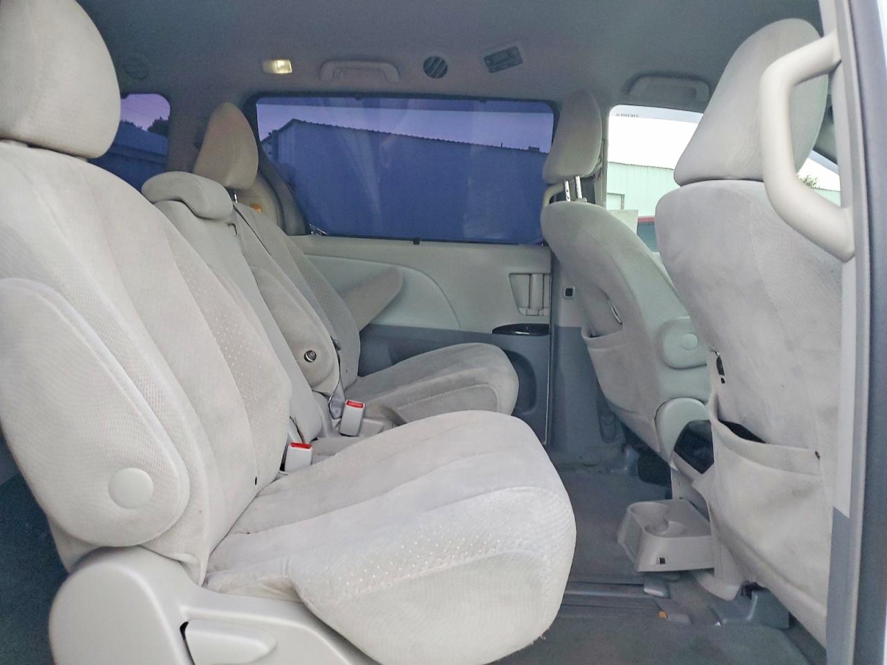 2014 TOYOTA SIENNA LE photo 10