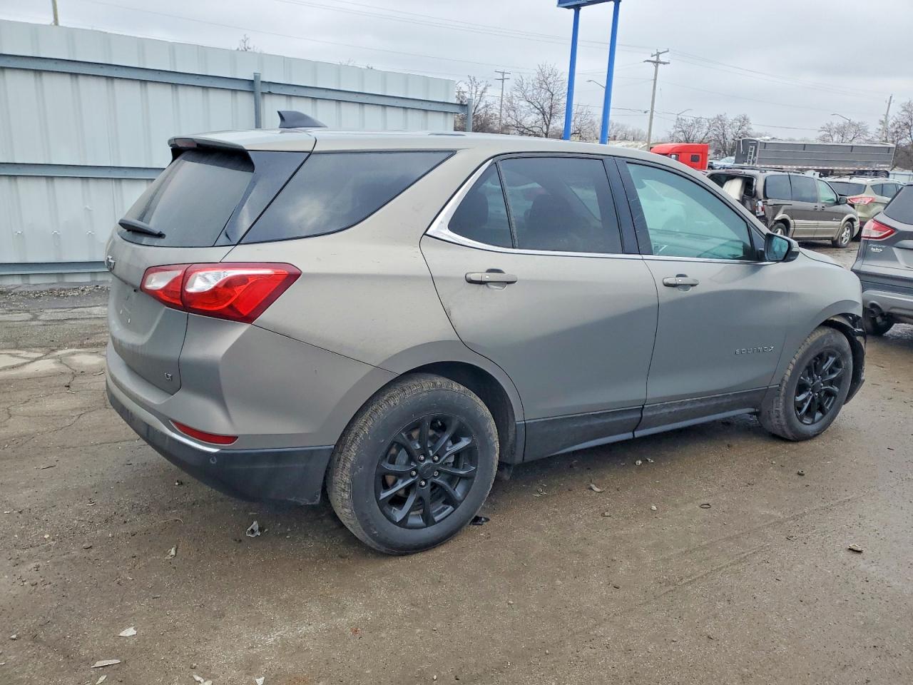 2018 CHEVROLET EQUINOX LT photo 3
