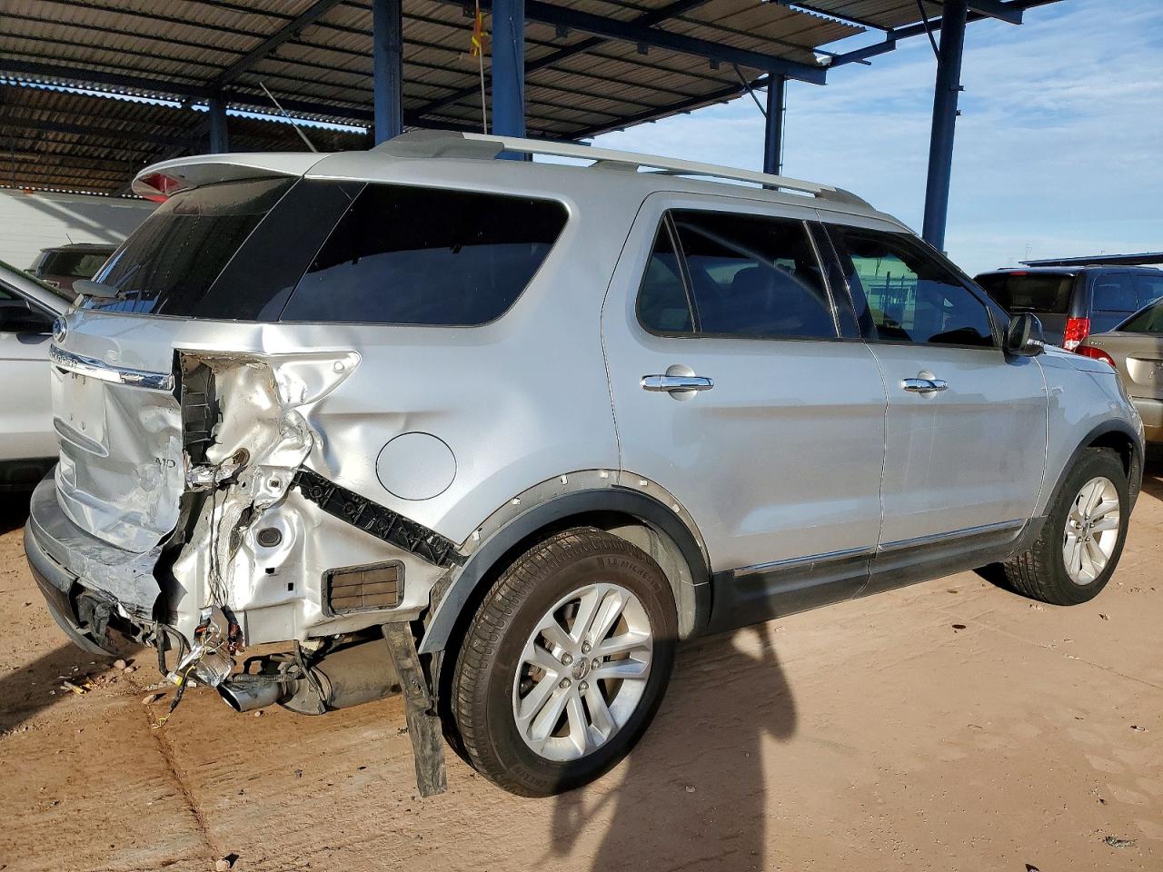 2011 FORD EXPLORER XLT photo 3