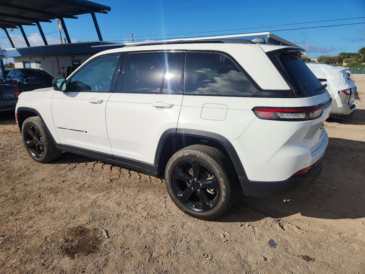 2023 JEEP GRAND CHEROKEE LIMITED photo 2