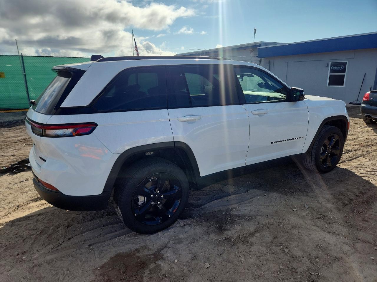 2023 JEEP GRAND CHEROKEE LIMITED photo 3