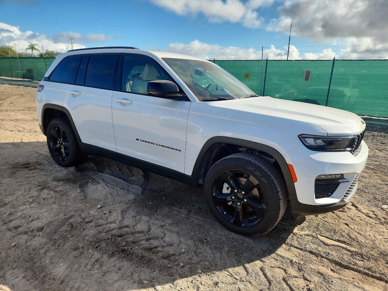 2023 JEEP GRAND CHEROKEE LIMITED photo 4