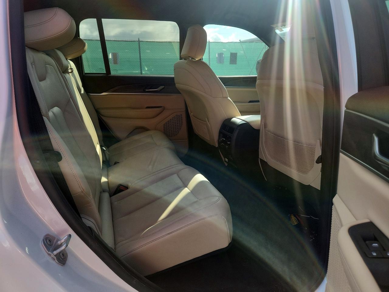 2023 JEEP GRAND CHEROKEE LIMITED photo 11