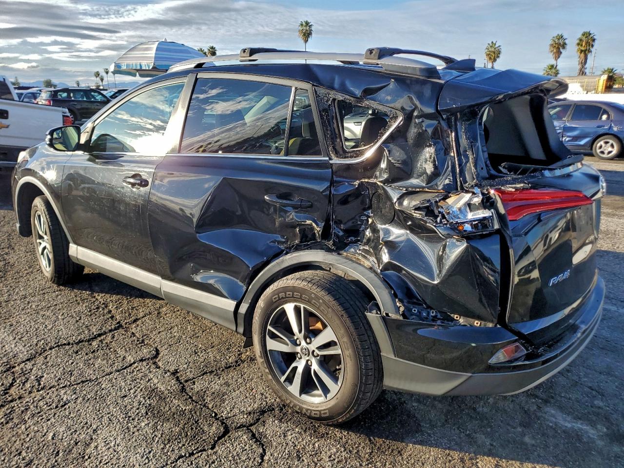 2017 TOYOTA RAV4 XLE photo 2