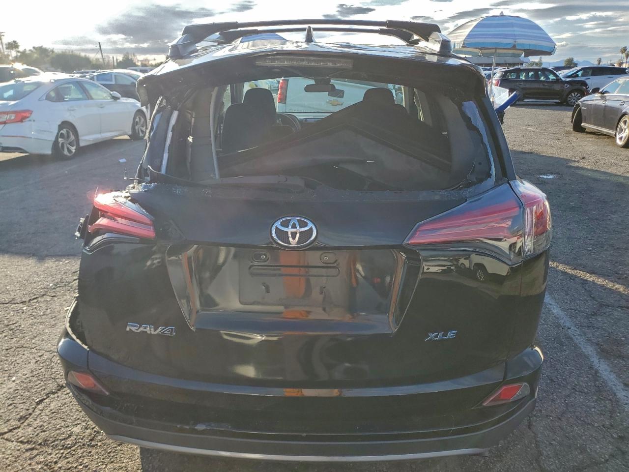 2017 TOYOTA RAV4 XLE photo 6