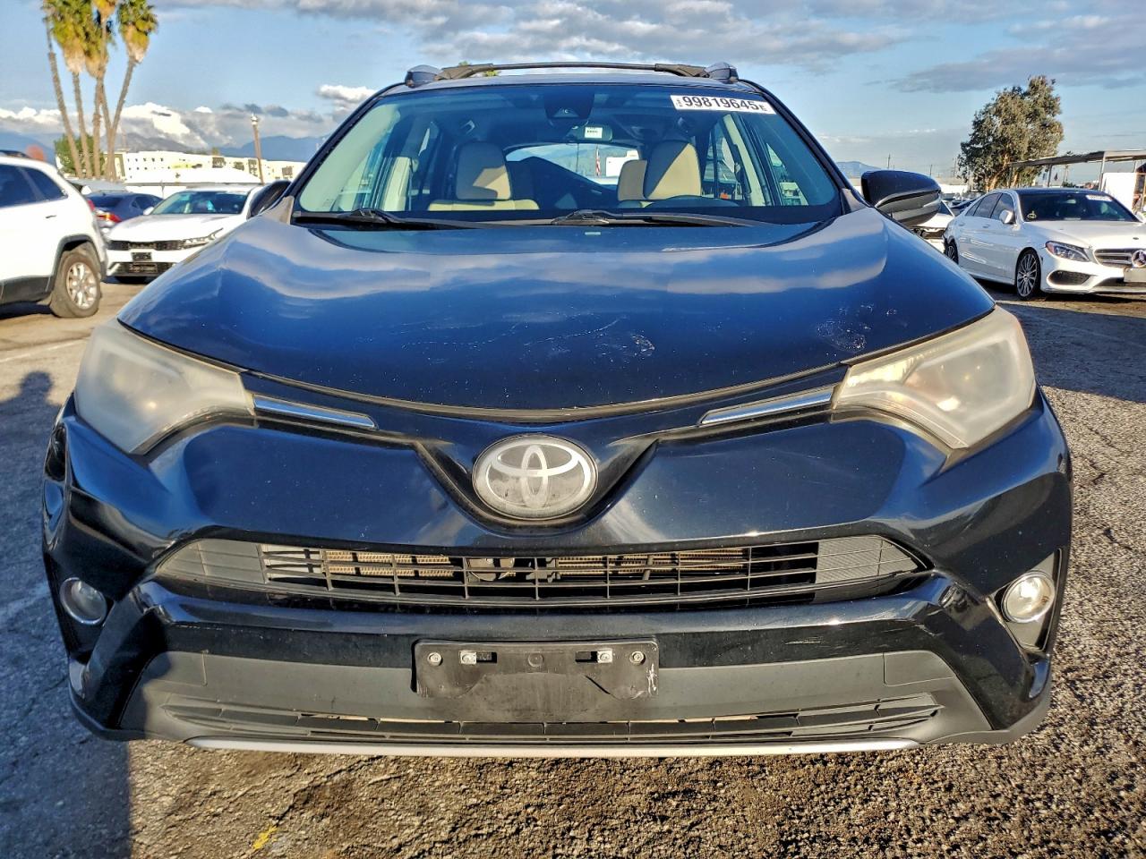 2017 TOYOTA RAV4 XLE photo 5