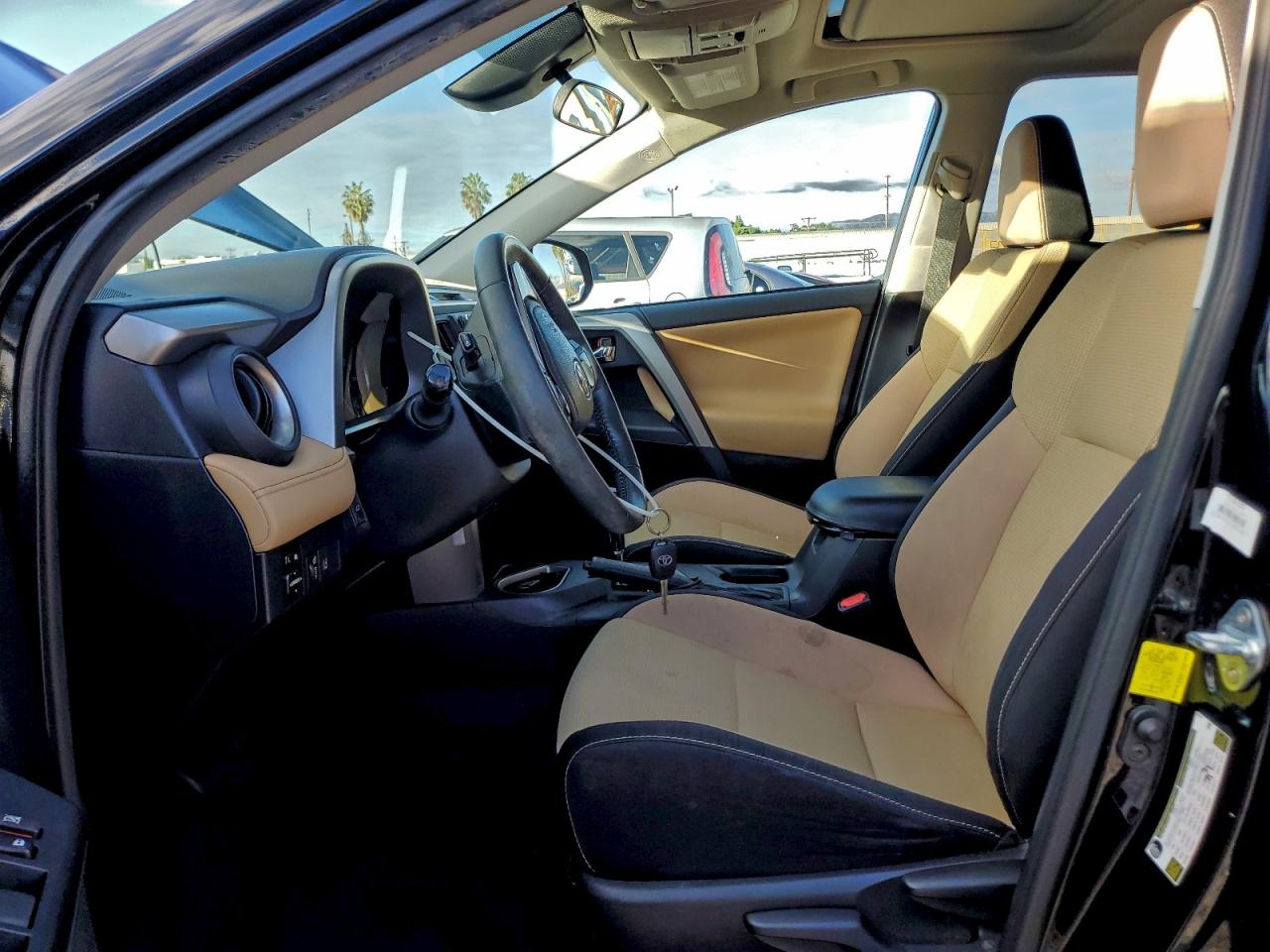 2017 TOYOTA RAV4 XLE photo 7