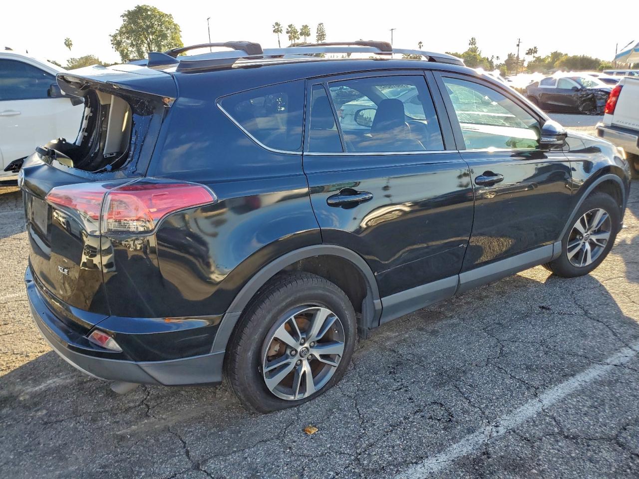 2017 TOYOTA RAV4 XLE photo 3