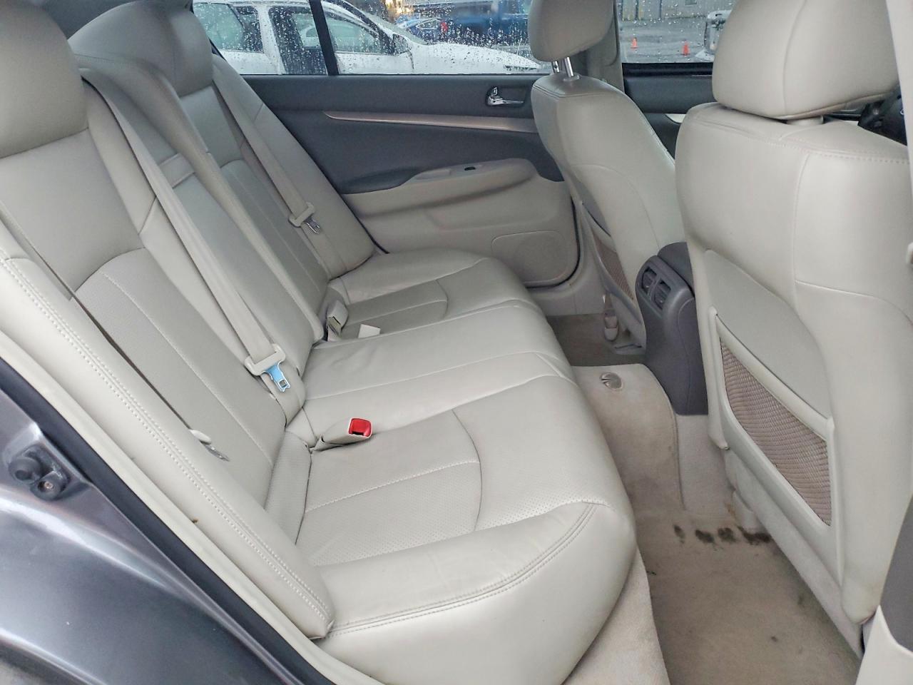 2010 INFINITI G37 photo 19