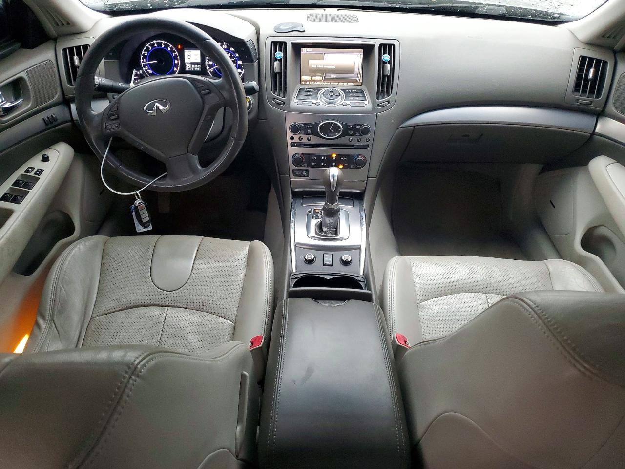 2010 INFINITI G37 photo 15
