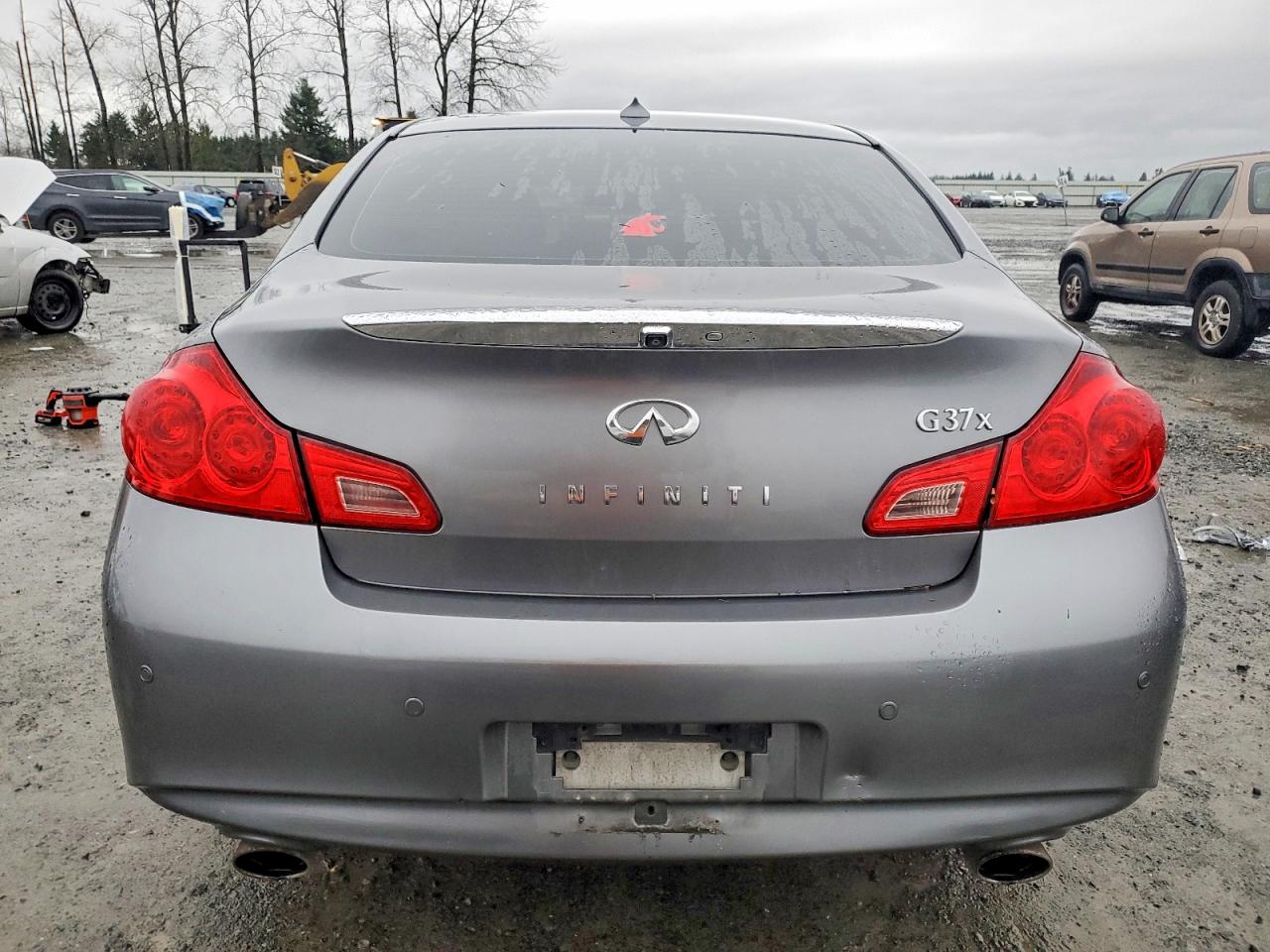 2010 INFINITI G37 photo 11