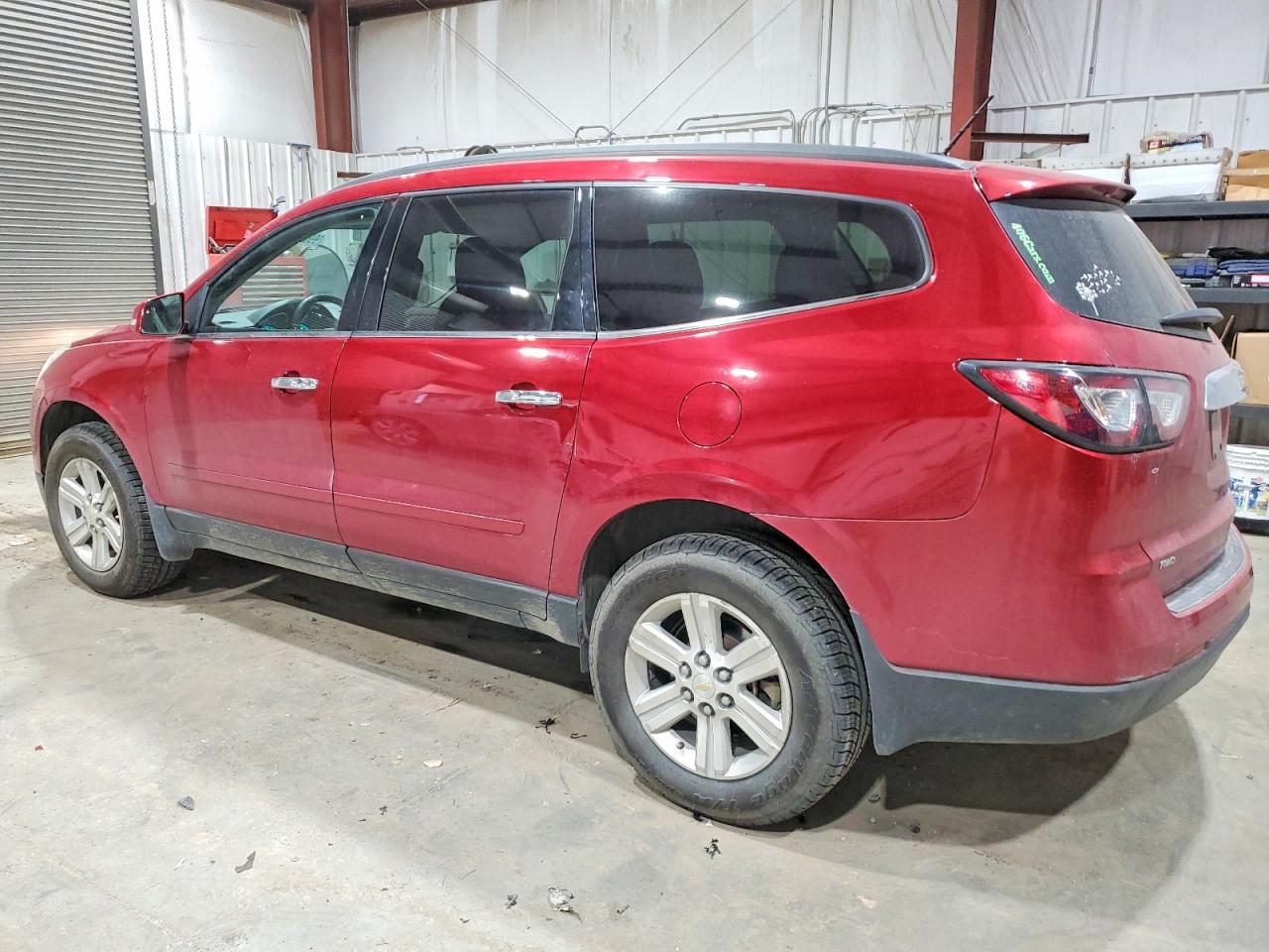 2014 CHEVROLET TRAVERSE LT photo 2