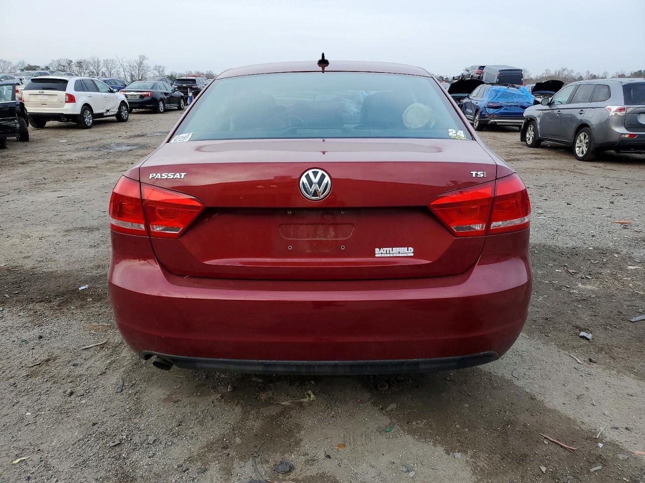 2015 VOLKSWAGEN PASSAT S photo 6