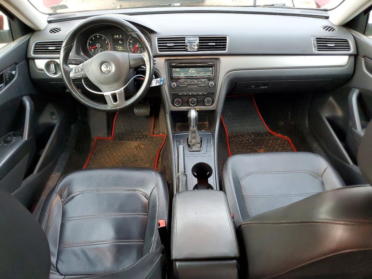 2015 VOLKSWAGEN PASSAT S photo 8