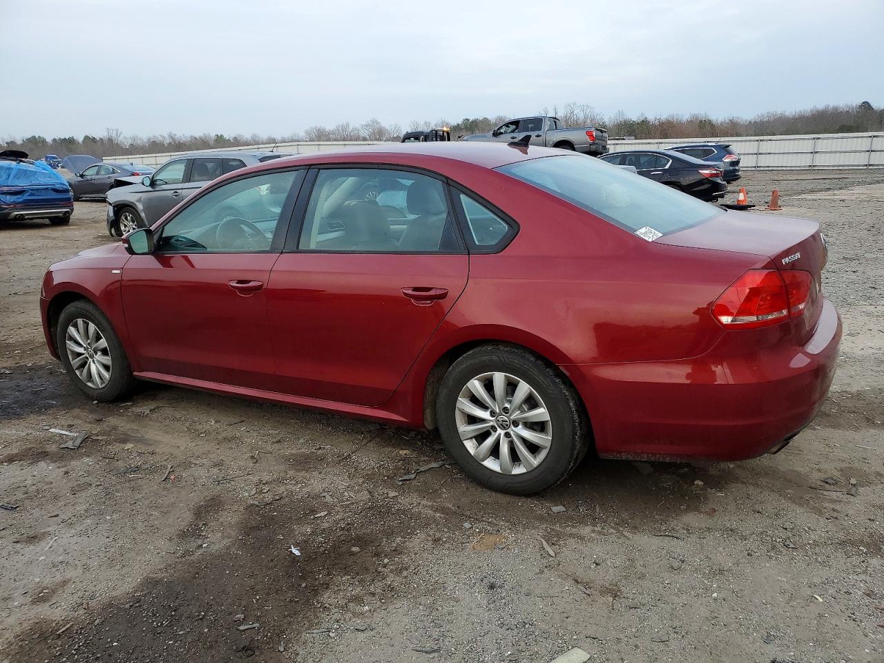 2015 VOLKSWAGEN PASSAT S photo 2