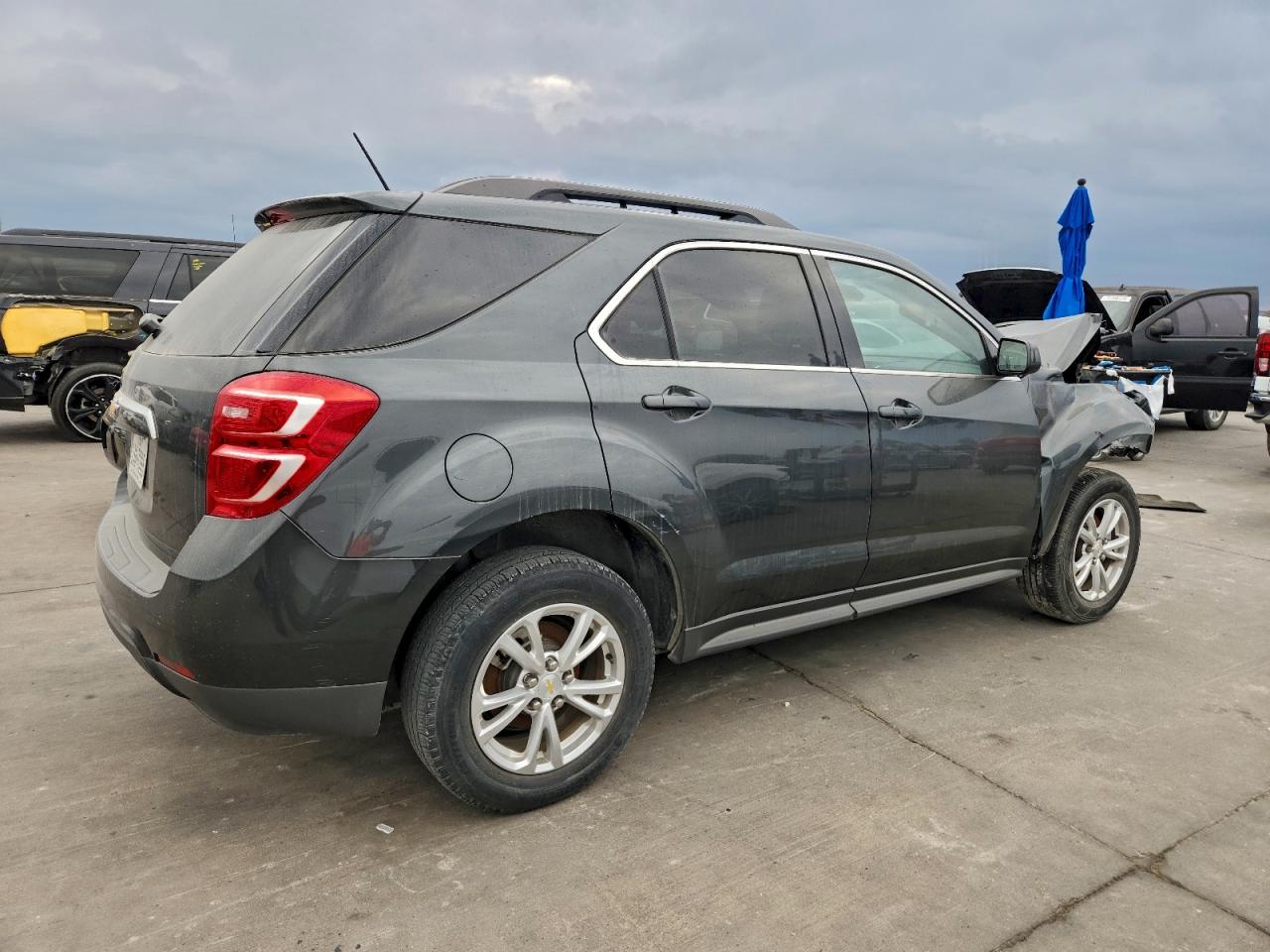 2017 CHEVROLET EQUINOX LT photo 3