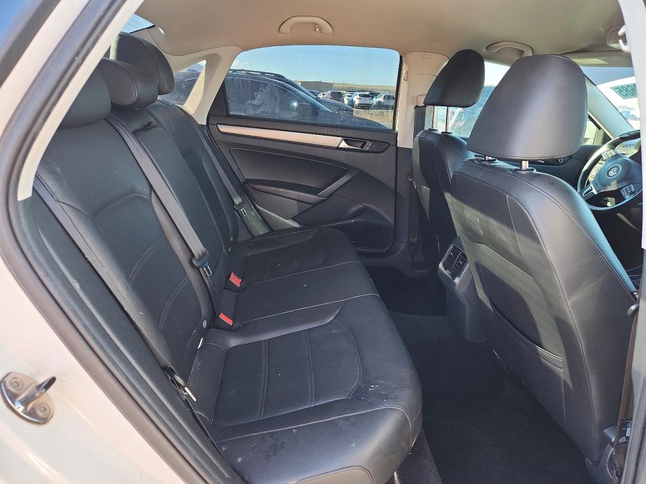 2014 VOLKSWAGEN PASSAT SE photo 10