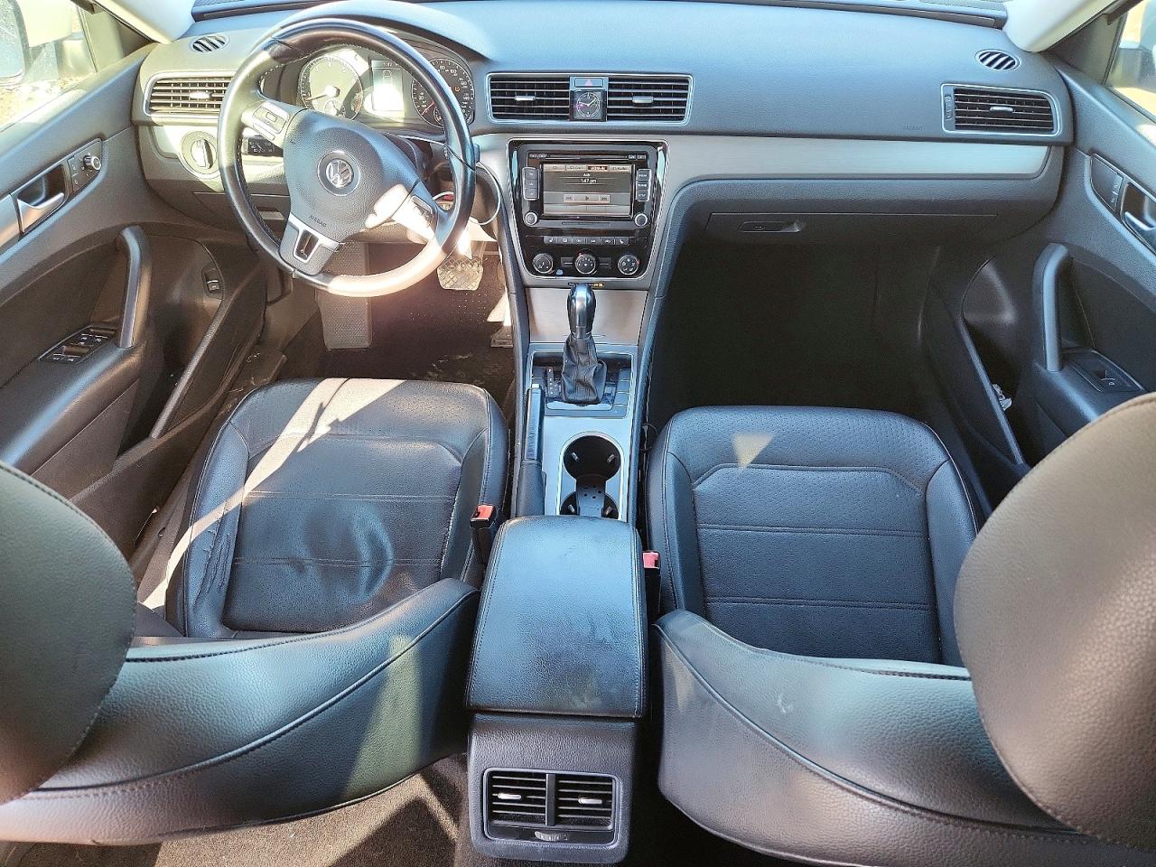 2014 VOLKSWAGEN PASSAT SE photo 8