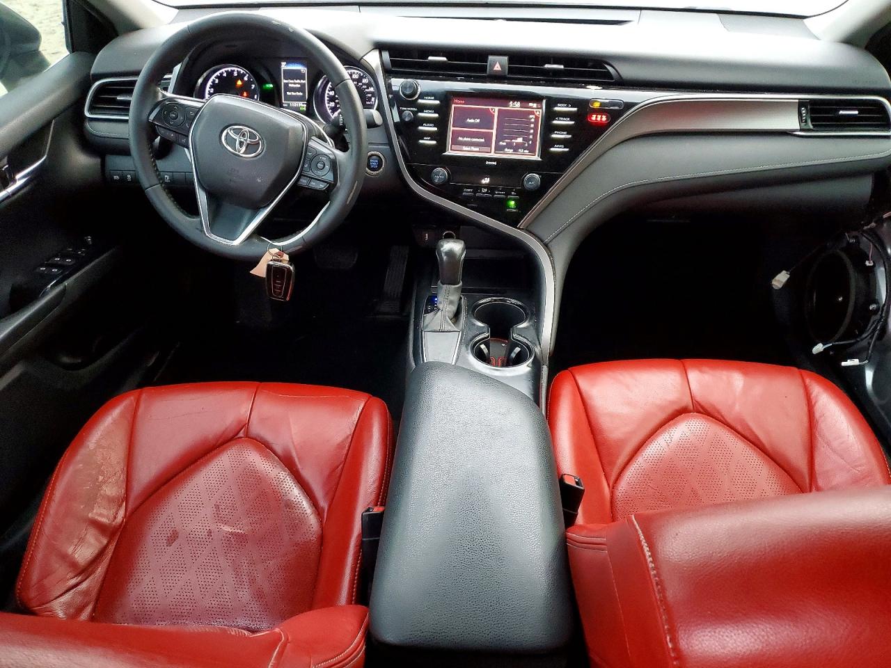 2020 TOYOTA CAMRY SE photo 8