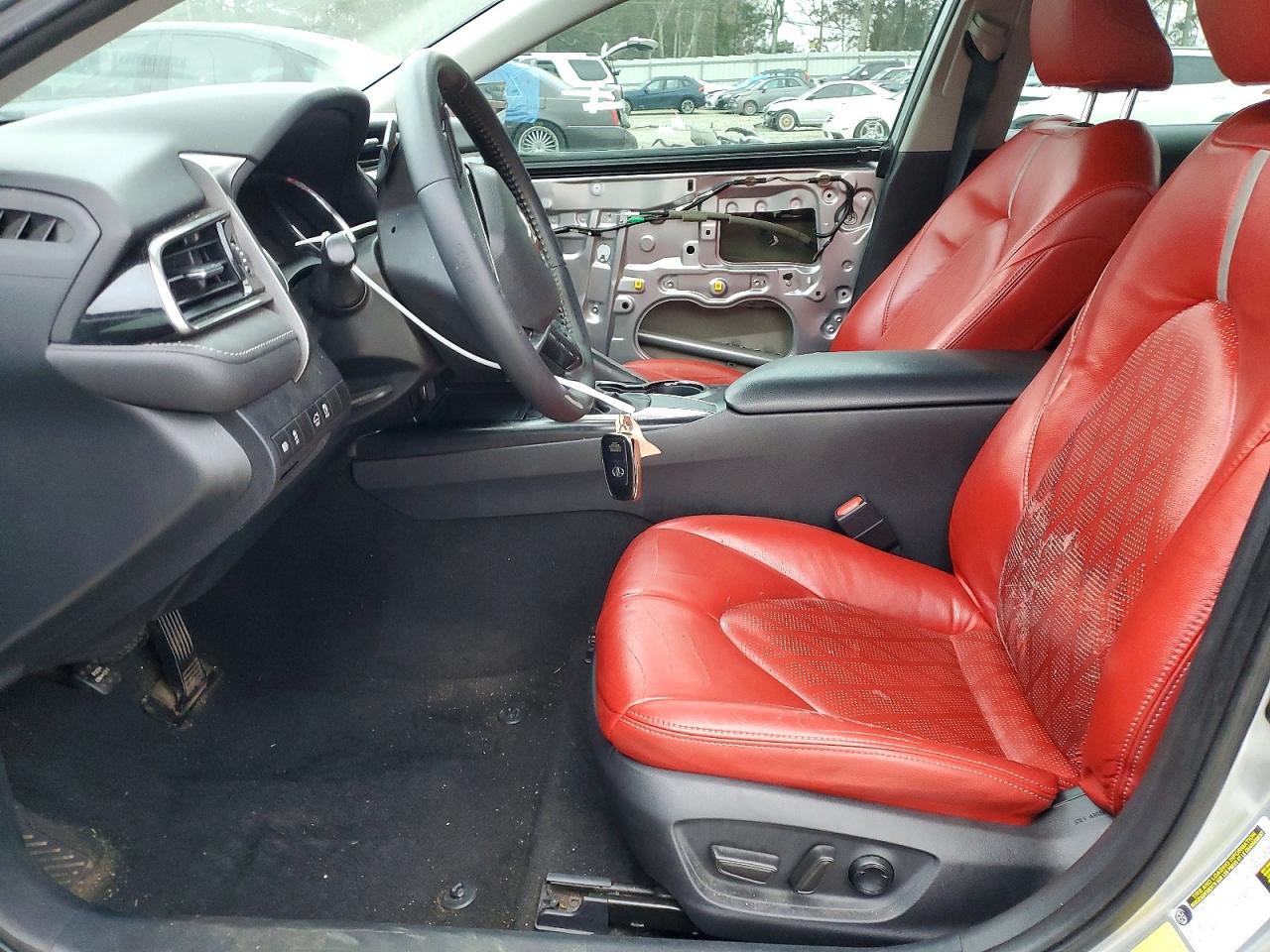 2020 TOYOTA CAMRY SE photo 7