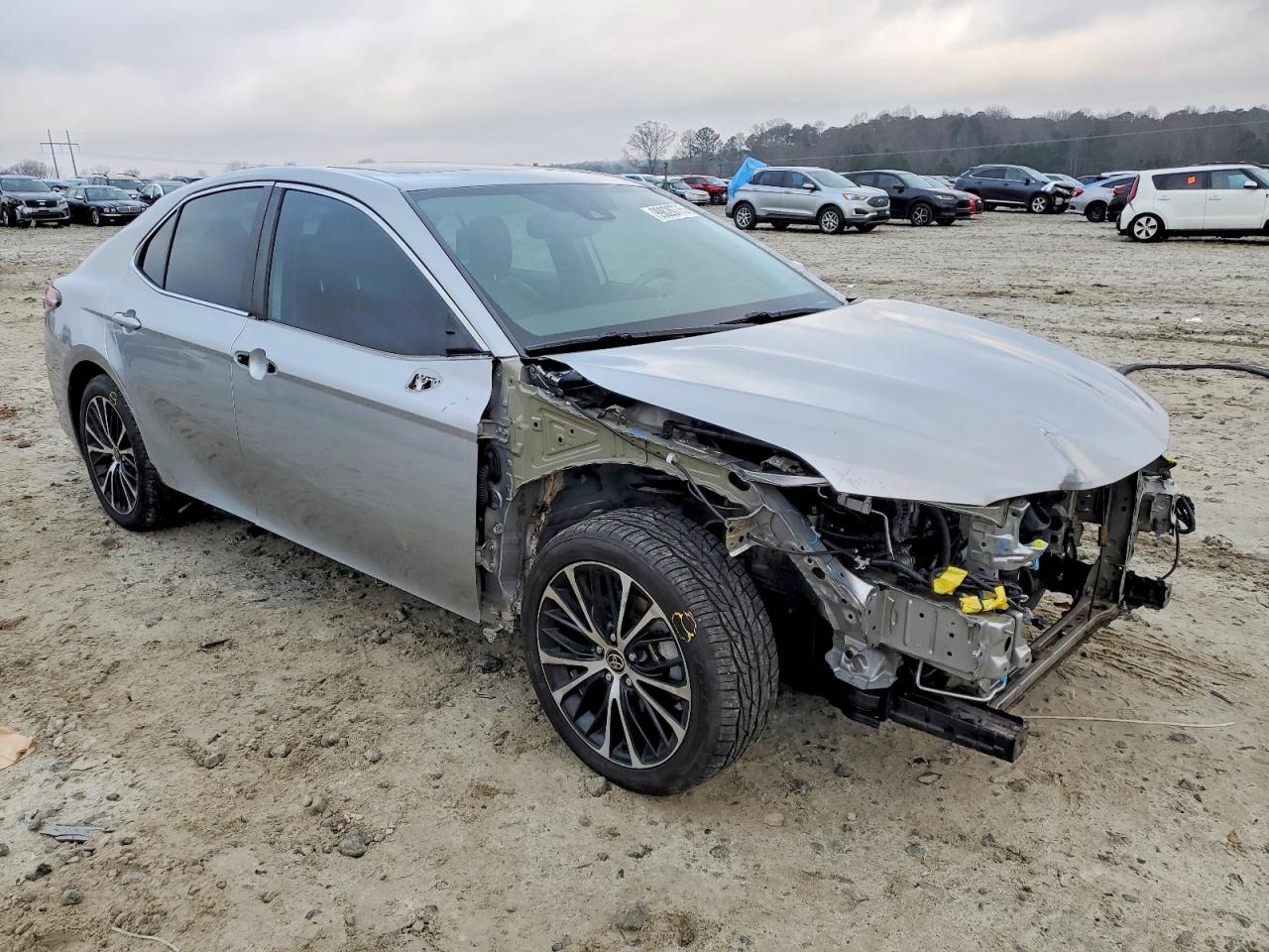 2020 TOYOTA CAMRY SE photo 4