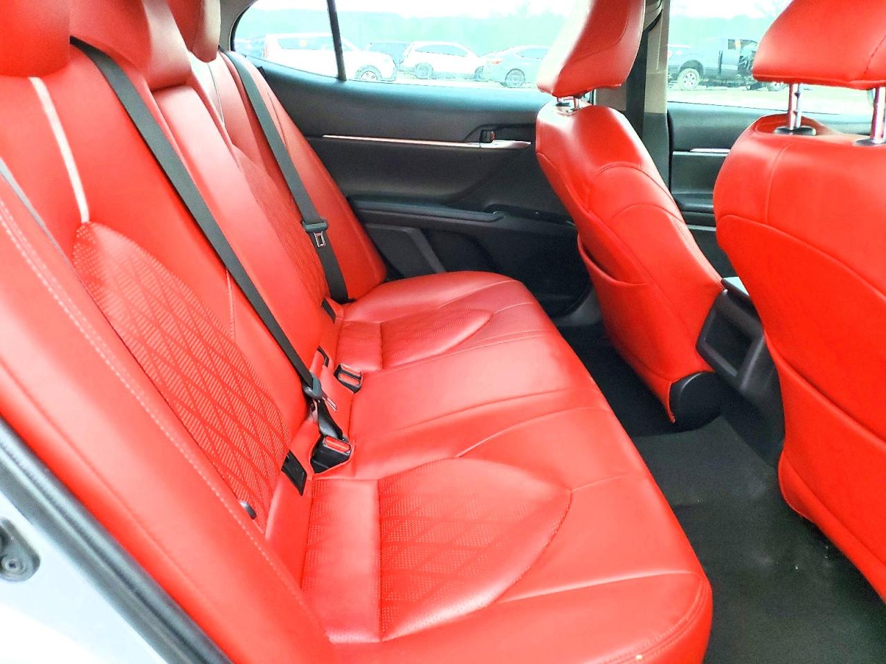 2020 TOYOTA CAMRY SE photo 10