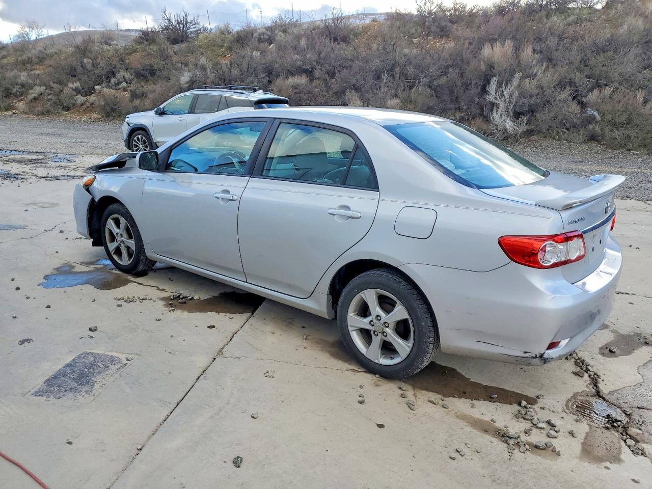 2011 TOYOTA COROLLA BASE photo 2