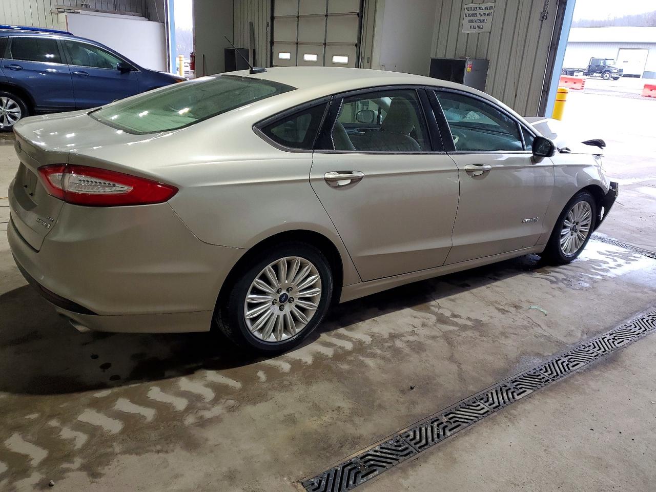 2015 FORD FUSION photo 3