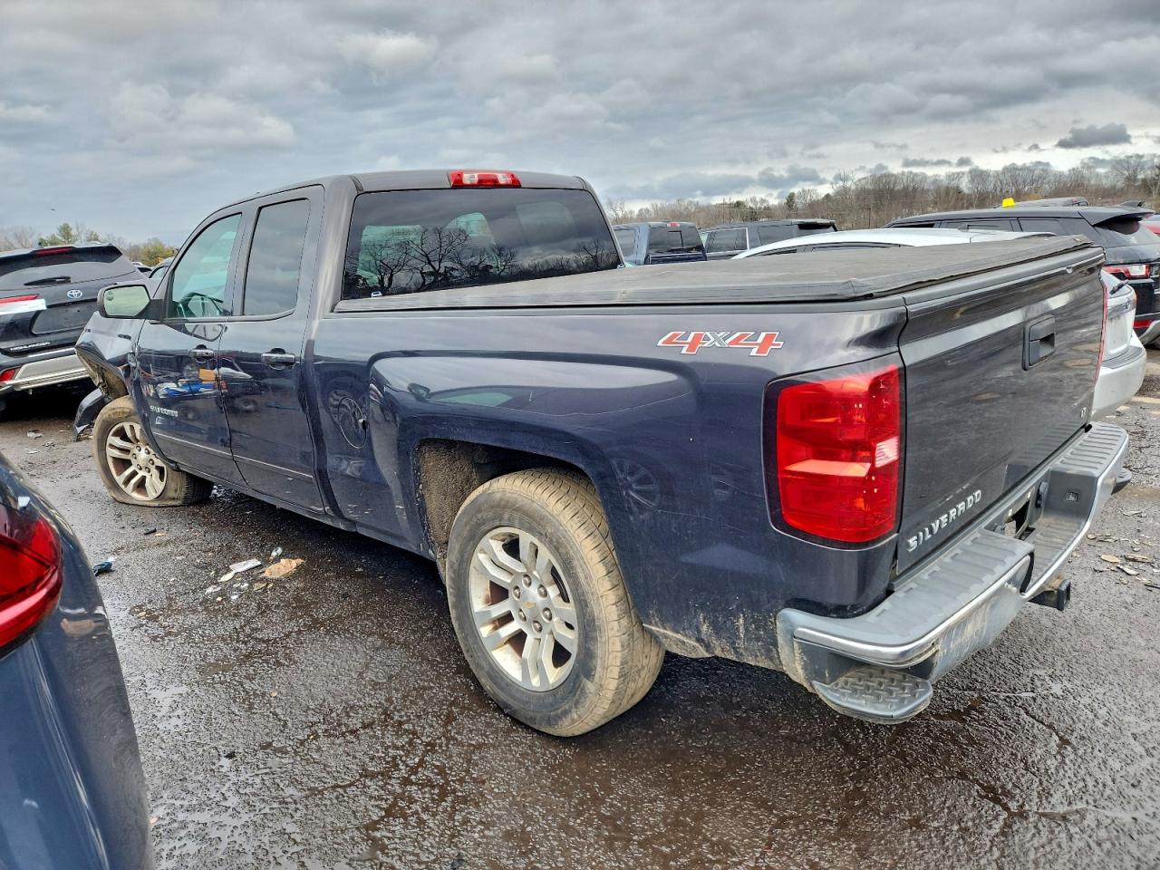 2015 CHEVROLET SILVERADO K1500 LT photo 2