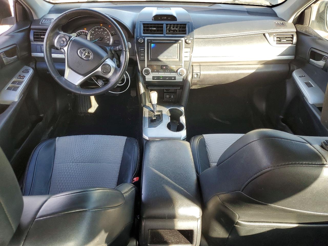 2014 TOYOTA CAMRY L photo 22