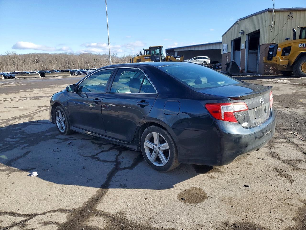 2014 TOYOTA CAMRY L photo 4