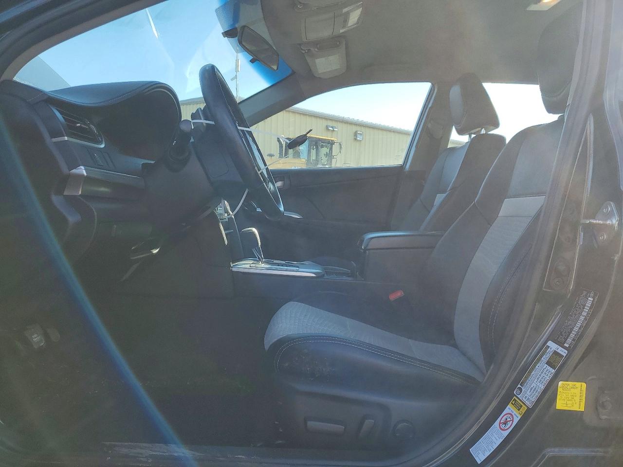 2014 TOYOTA CAMRY L photo 19