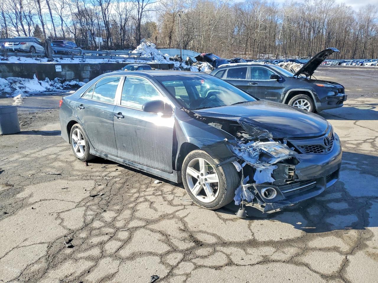 2014 TOYOTA CAMRY L photo 10
