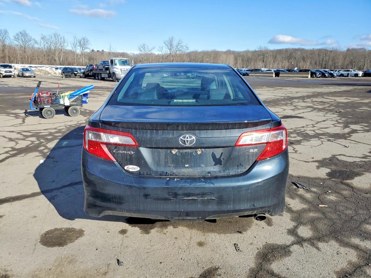 2014 TOYOTA CAMRY L photo 16