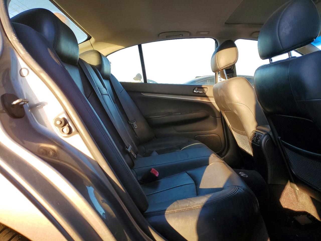 2010 INFINITI G37 BASE photo 10