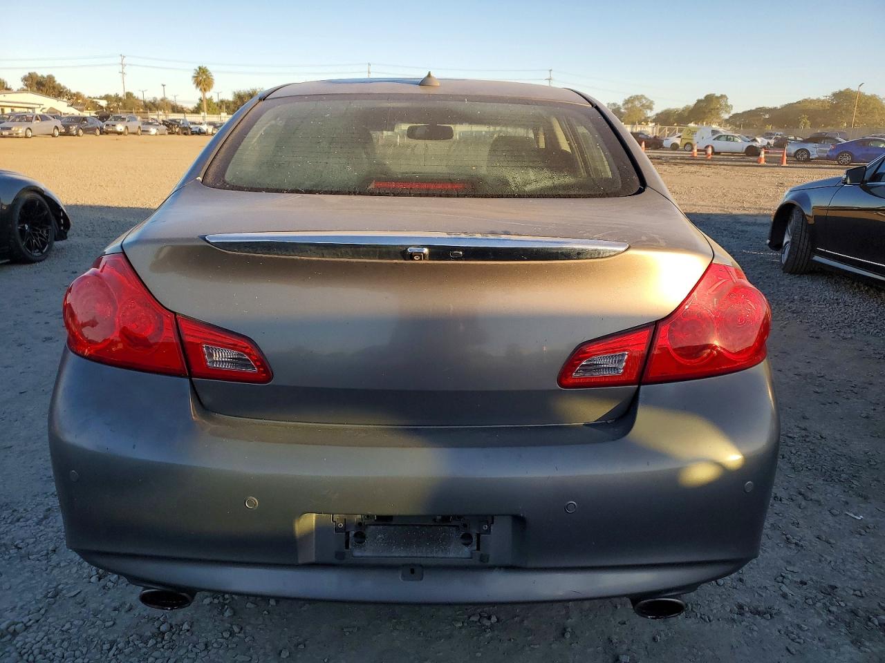 2010 INFINITI G37 BASE photo 6