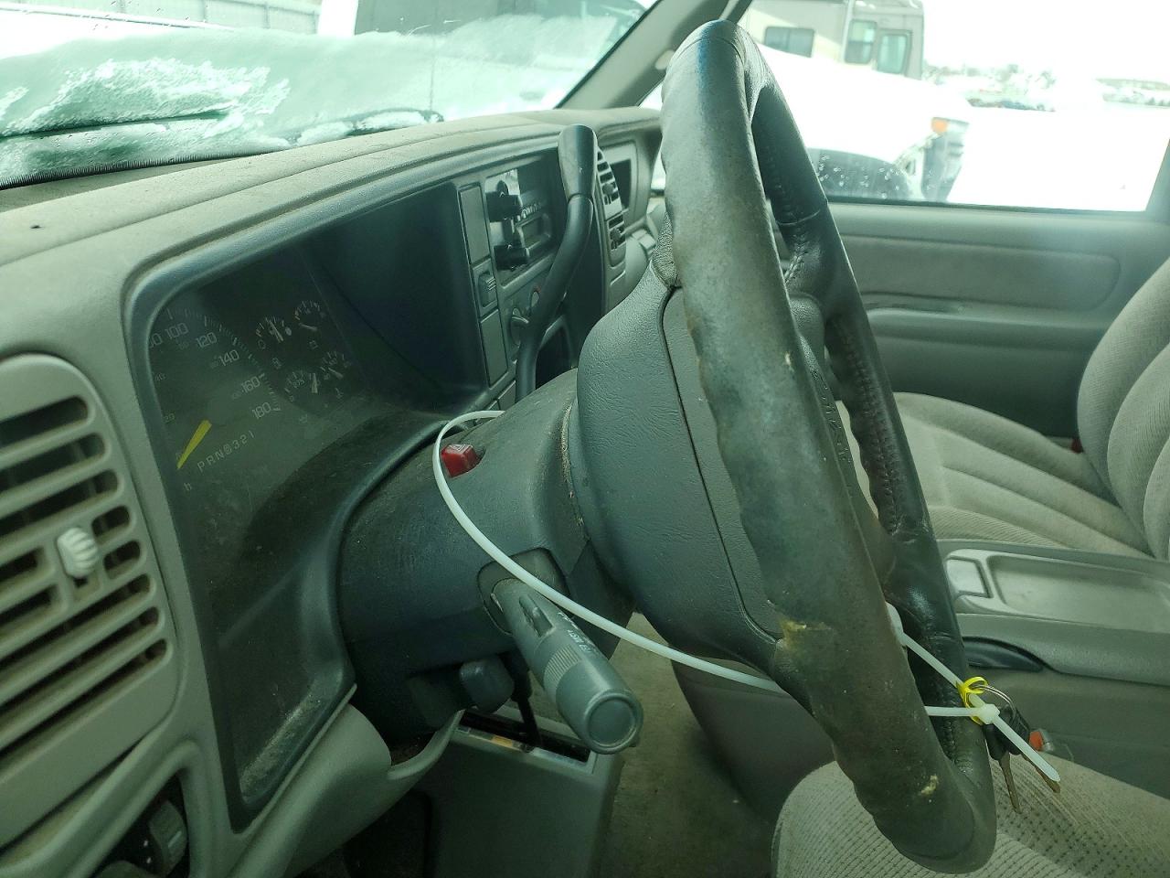 1998 GMC SIERRA K2500 photo 9