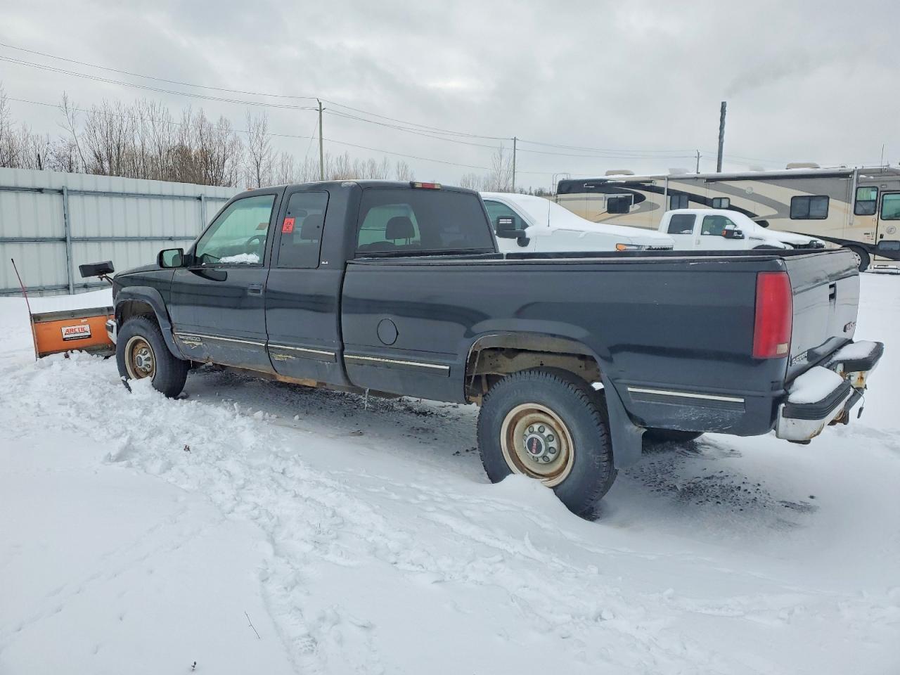1998 GMC SIERRA K2500 photo 2