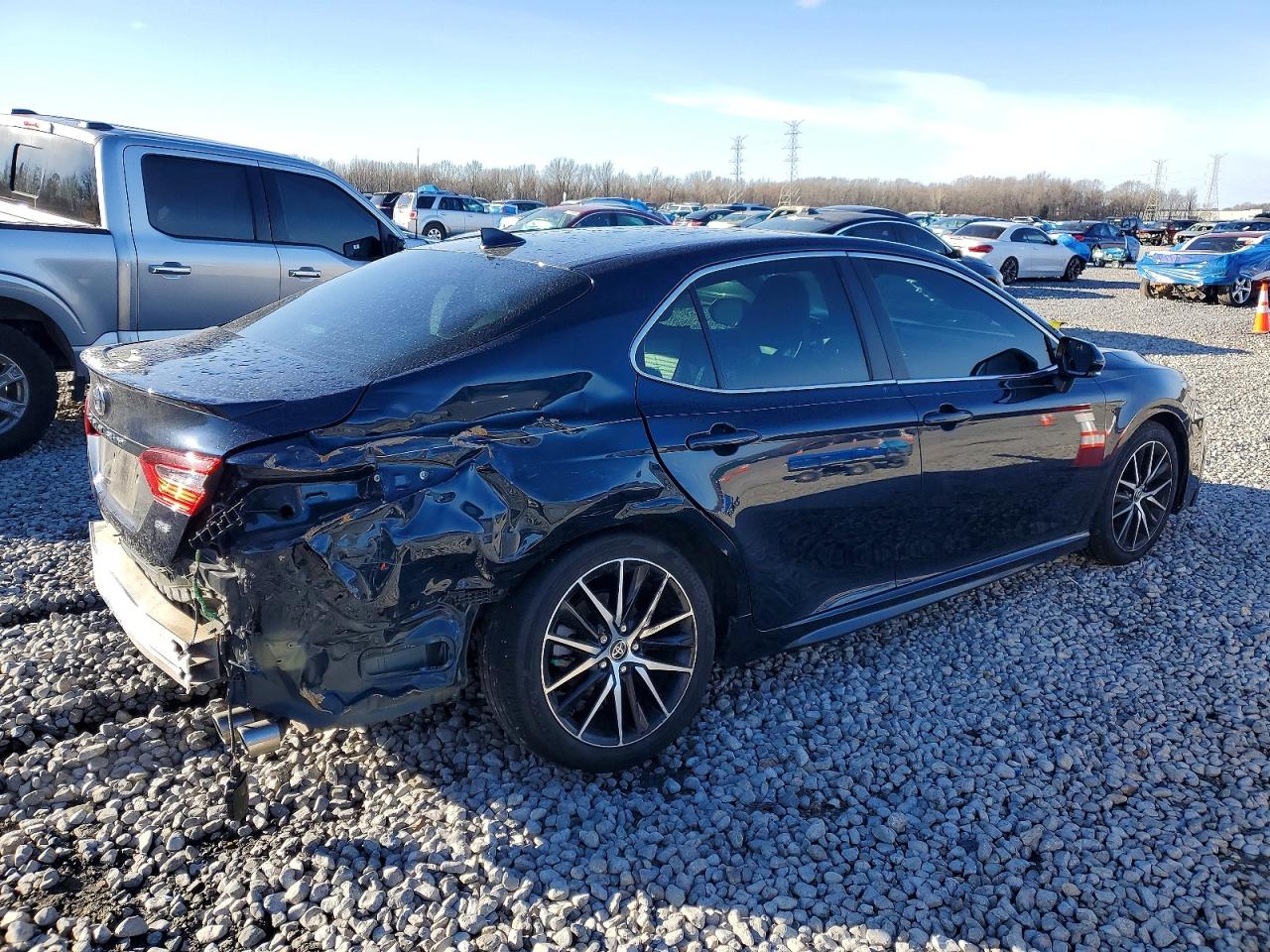 2021 TOYOTA CAMRY SE photo 3
