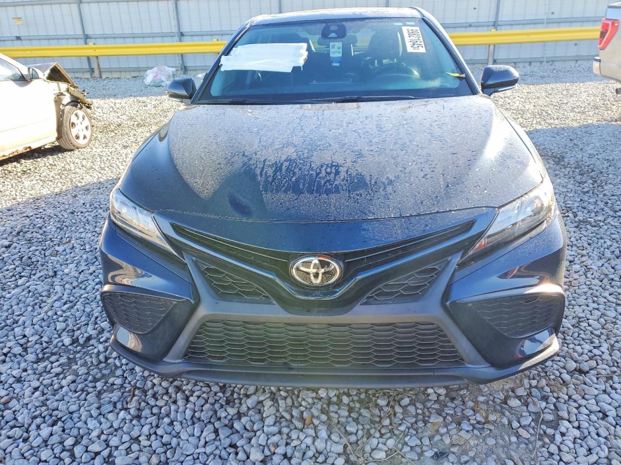 2021 TOYOTA CAMRY SE photo 5