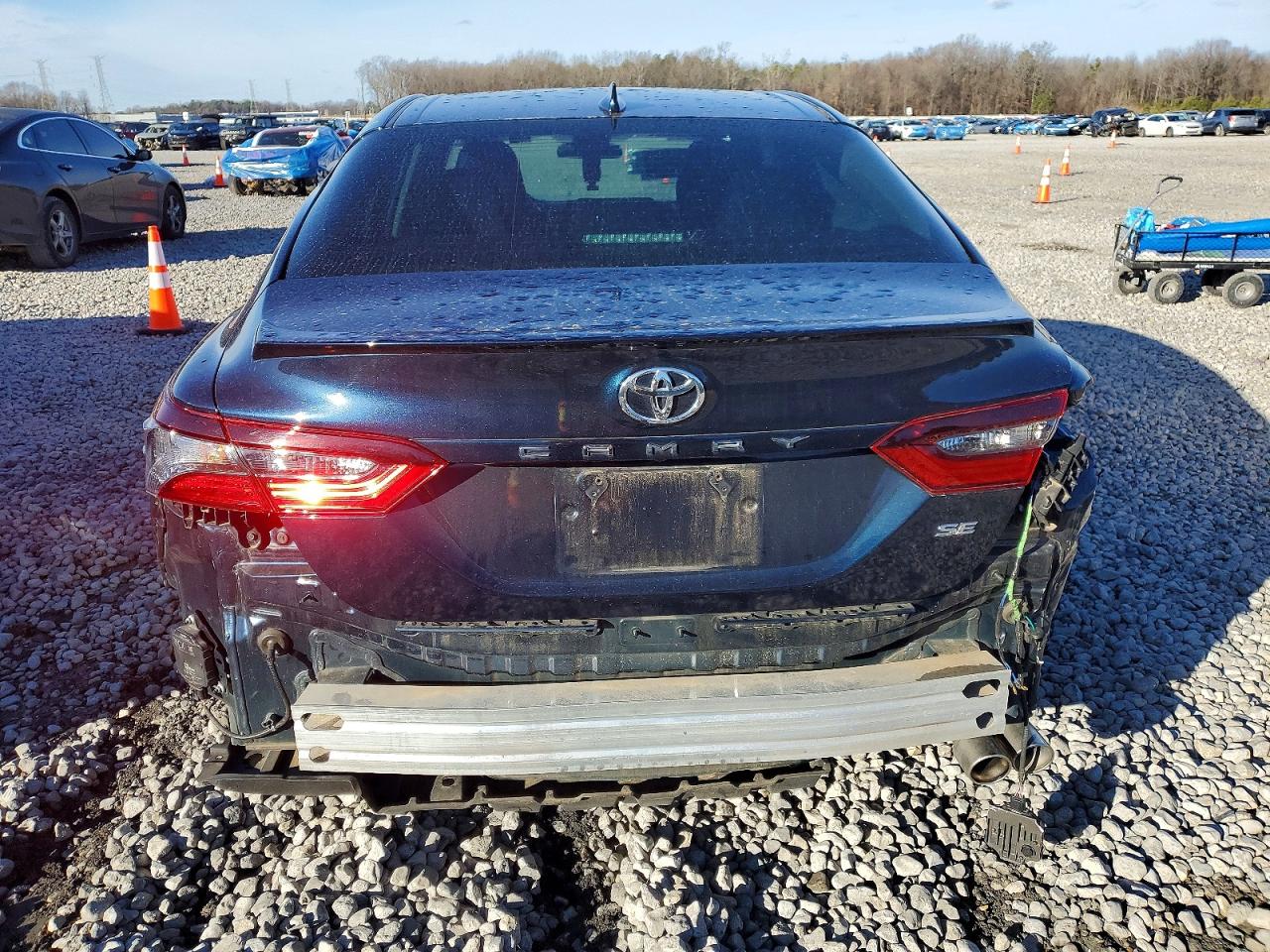2021 TOYOTA CAMRY SE photo 6