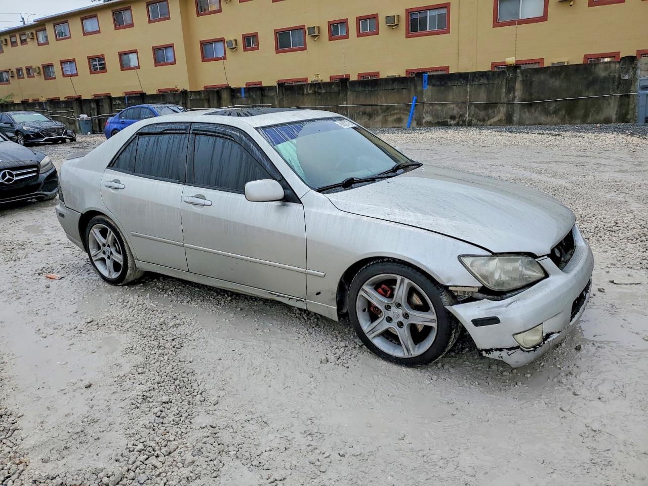 2001 LEXUS IS 300 photo 4