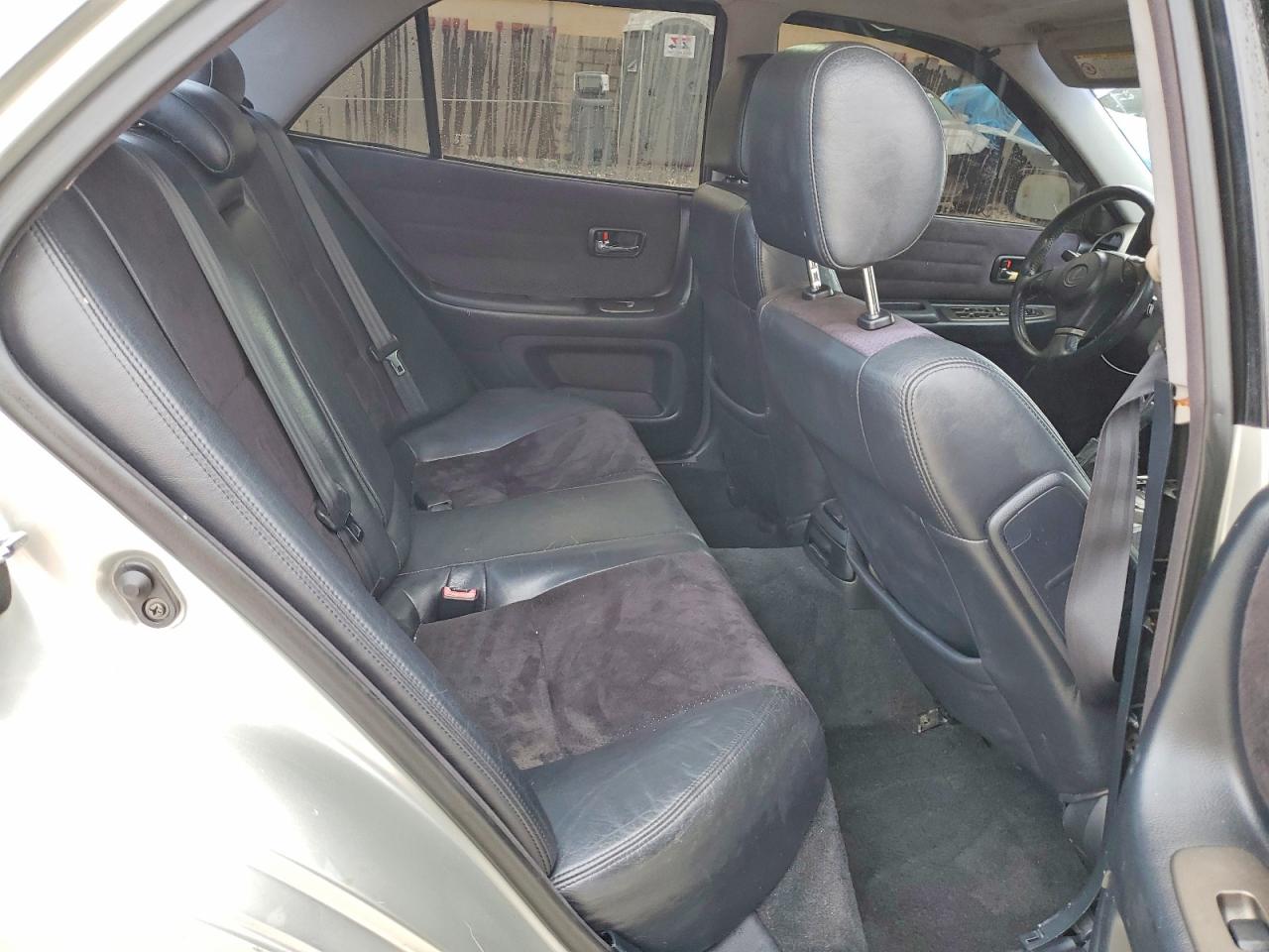 2001 LEXUS IS 300 photo 10