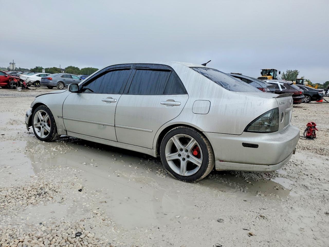 2001 LEXUS IS 300 photo 2