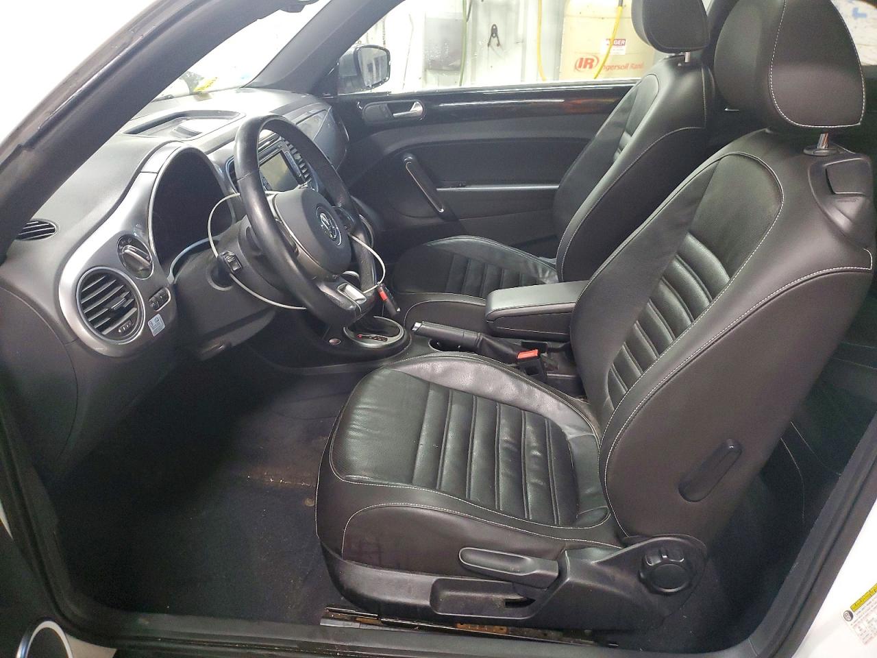 2014 VOLKSWAGEN BEETLE photo 7